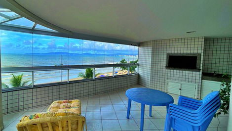 Apartamento frente mar com 4 dormitórios Itapema centro SC