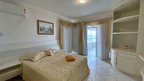 4 bedroom apartment facing the sea Itapema SC