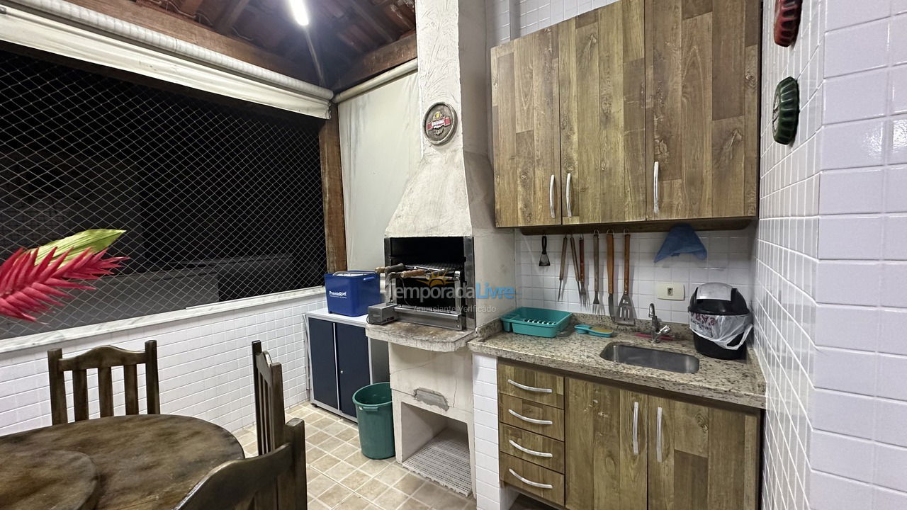 Apartamento para aluguel de temporada em Ubatuba (Praia Enseada)