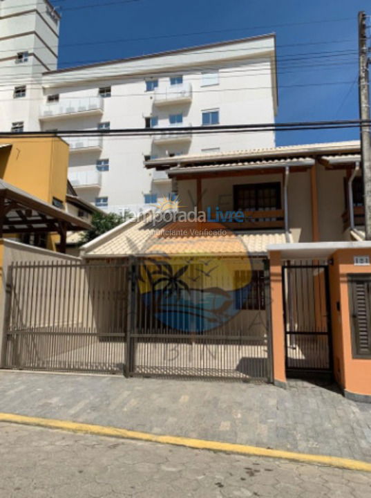 Casa para alquiler de vacaciones em Bombinhas (Praia de Bombas)