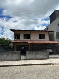 Linda casa com Jacuzzi 13 pessoas Canto Grande