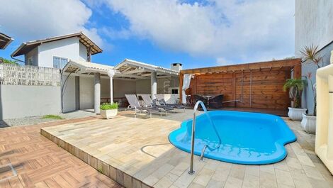 House with pool on Mariscal beach