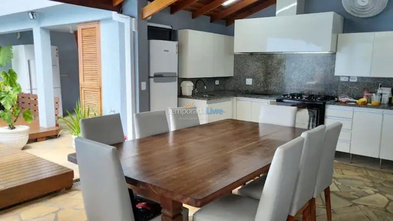 Casa para aluguel de temporada em Ubatuba (Pereque Mirim)