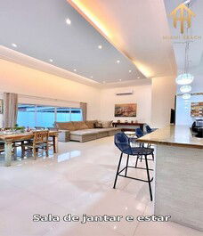 "Live the Dream: Luxury Property in the Morada da Praia Condominium"