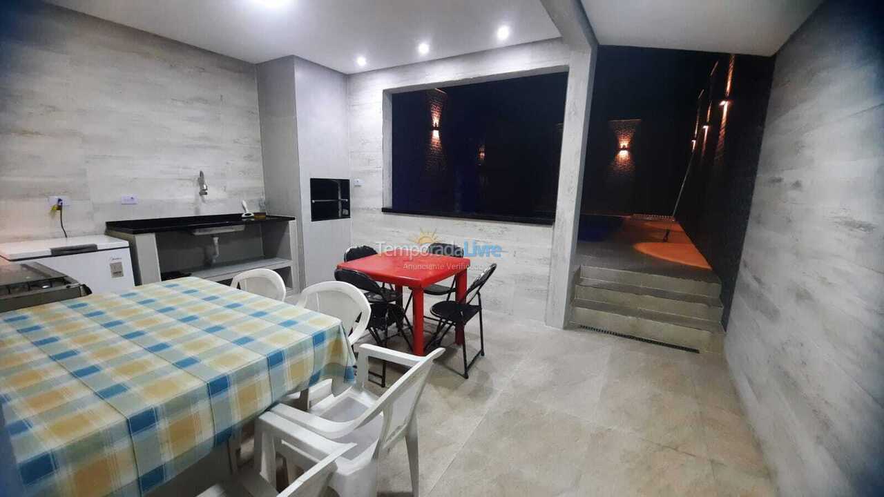 Casa para aluguel de temporada em Praia Grande (Balneário Maracanã)