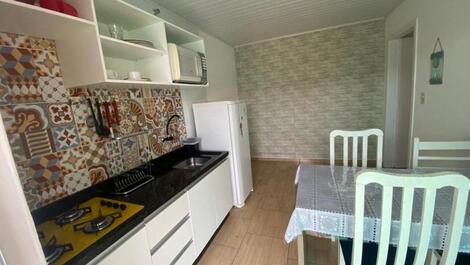 Apartamento con balcón y barbacoa en Vila do Siri en Bombinhas