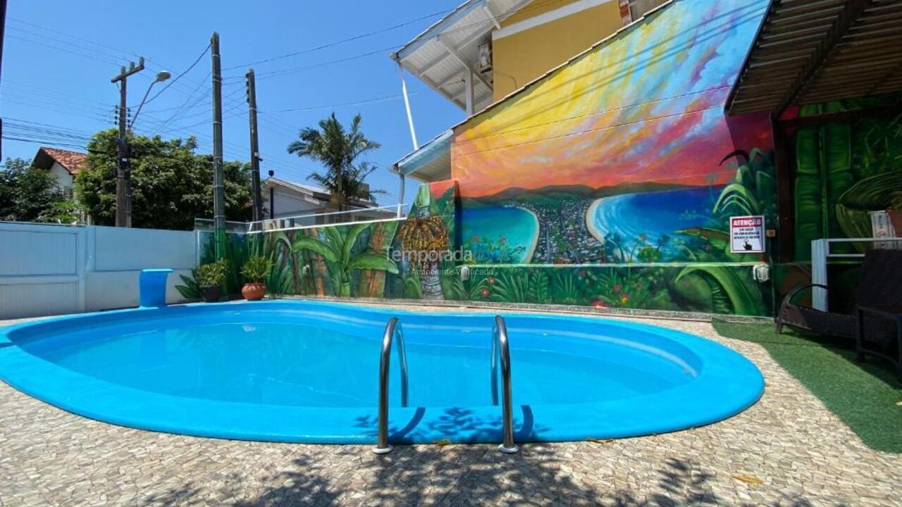 Apartamento para aluguel de temporada em Bombinhas (Praia de Quatro Ilhas)