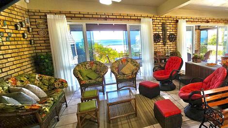 House facing the sea on Mariscal Beach