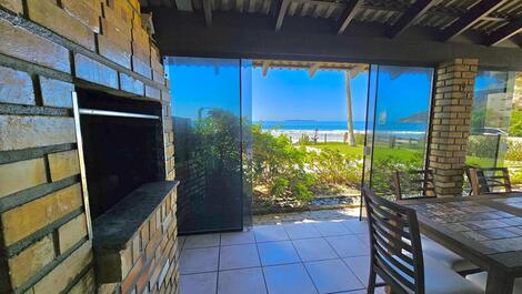 House facing the sea on Mariscal Beach