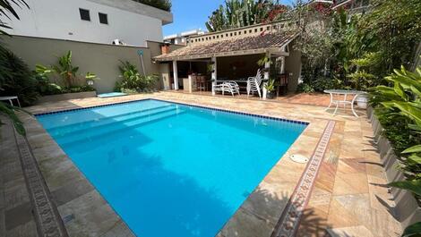 House outside condominium on Juquehy beach, 50 meters from the beach.