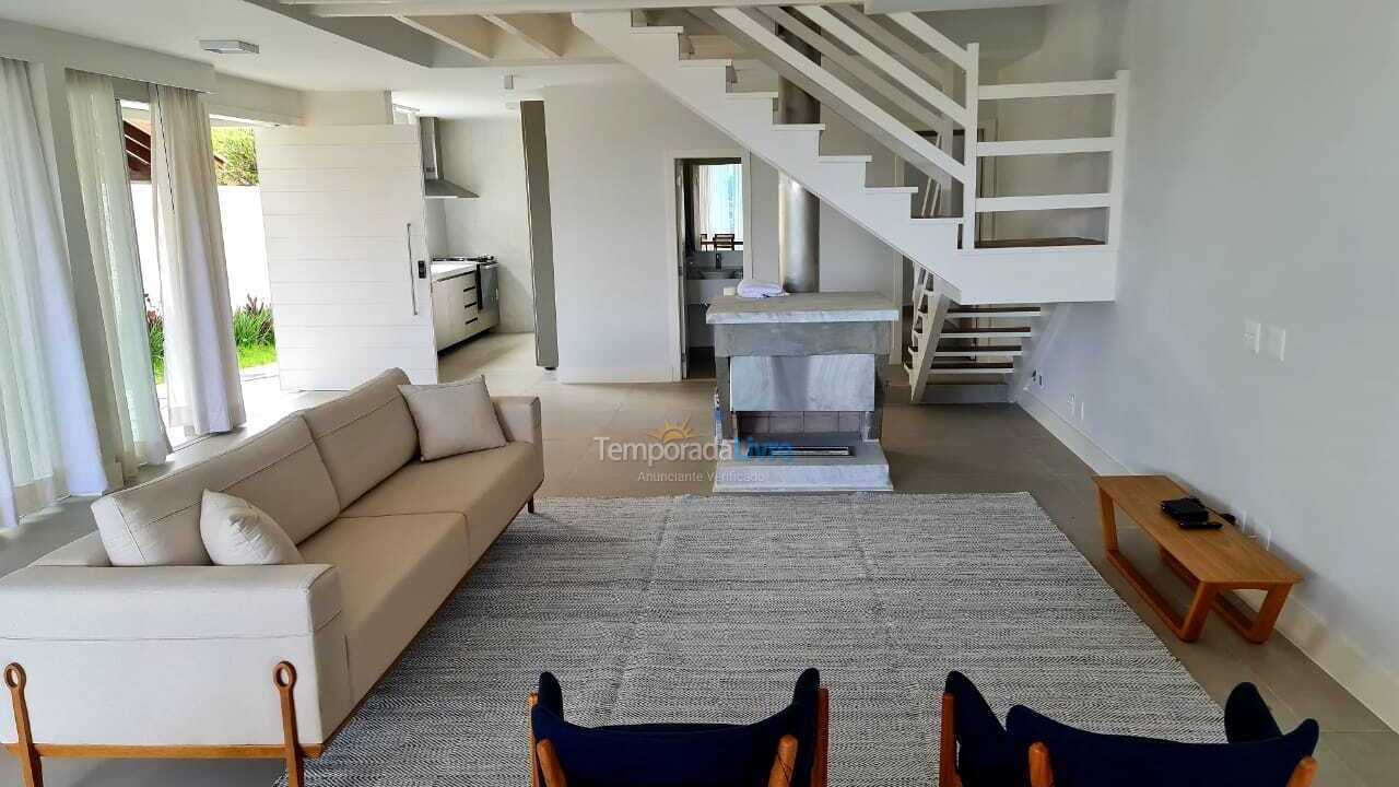 Casa para aluguel de temporada em São Sebastião (Barra do Una)