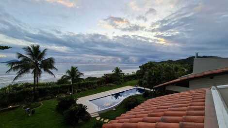 House in condominium facing the sea in Barra do Una - New Year's Eve