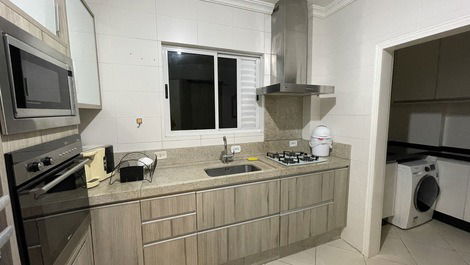 Apartamento 3 suítes 2 vagas Itapema Meia Praia SC