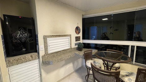 Apartamento 3 suítes 2 vagas Itapema Meia Praia SC