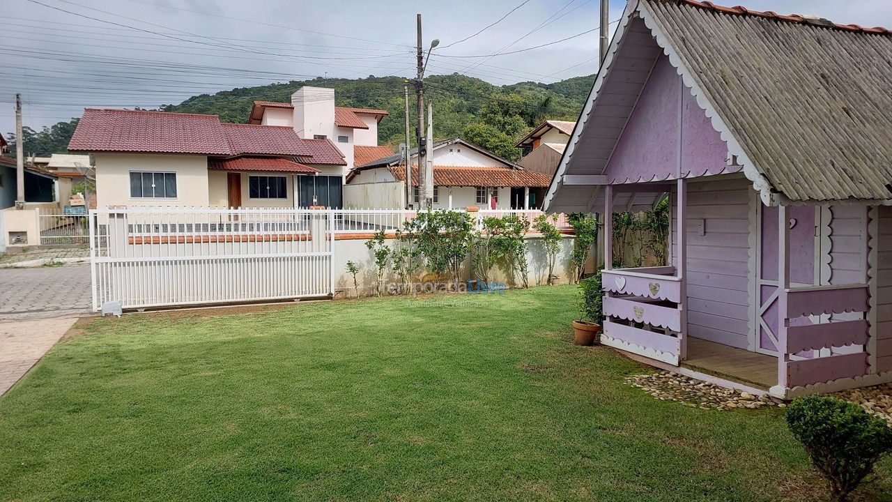 Casa para alquiler de vacaciones em Bombinhas (Praia de Zimbros)