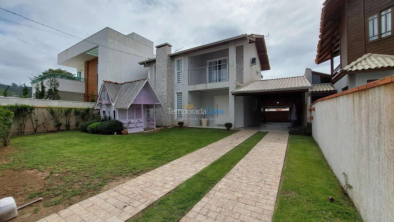 Casa para alquiler de vacaciones em Bombinhas (Praia de Zimbros)