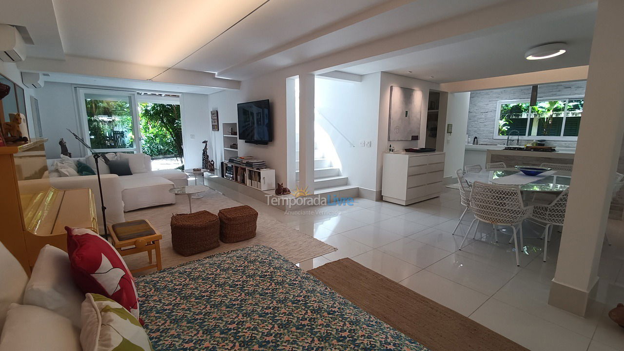 Casa para alquiler de vacaciones em São Sebastião (Praia da Baleia)