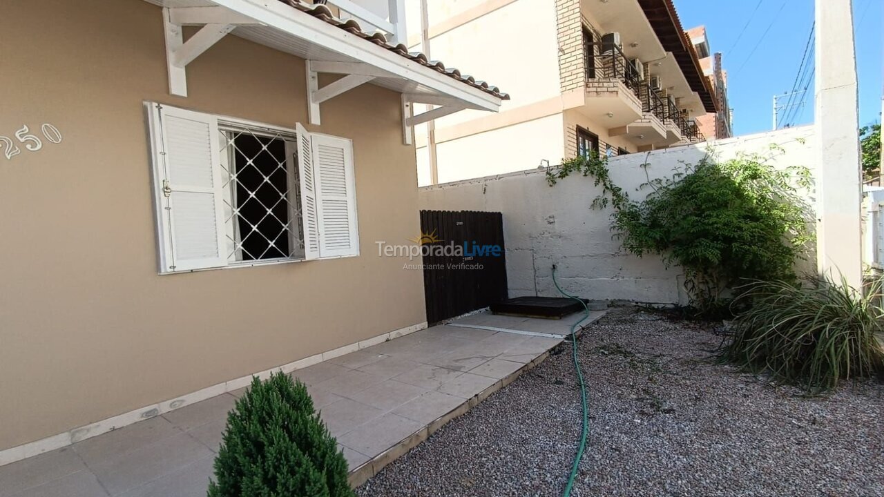 Casa para aluguel de temporada em Bombinhas (Praia de Bombas)