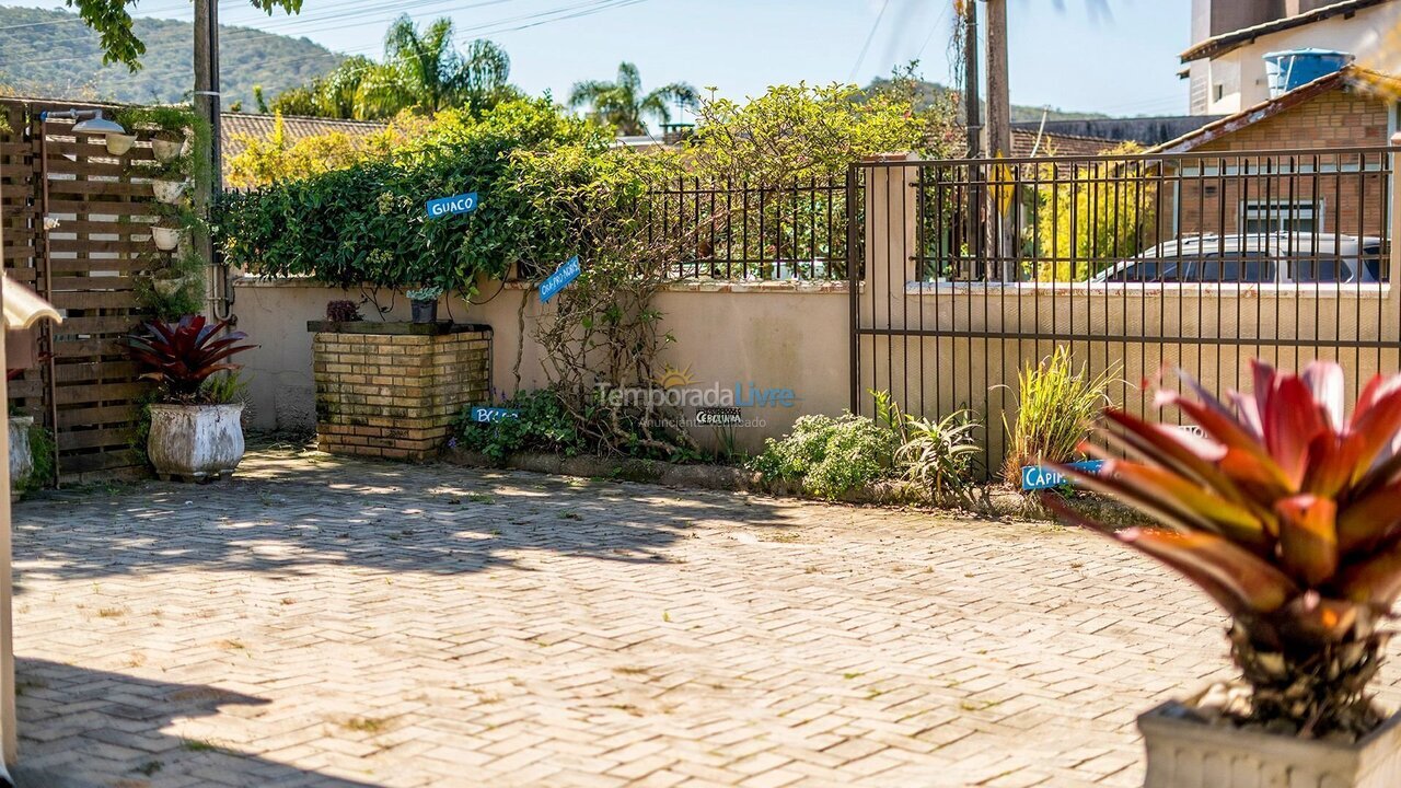 Casa para aluguel de temporada em Bombinhas (Mariscal)