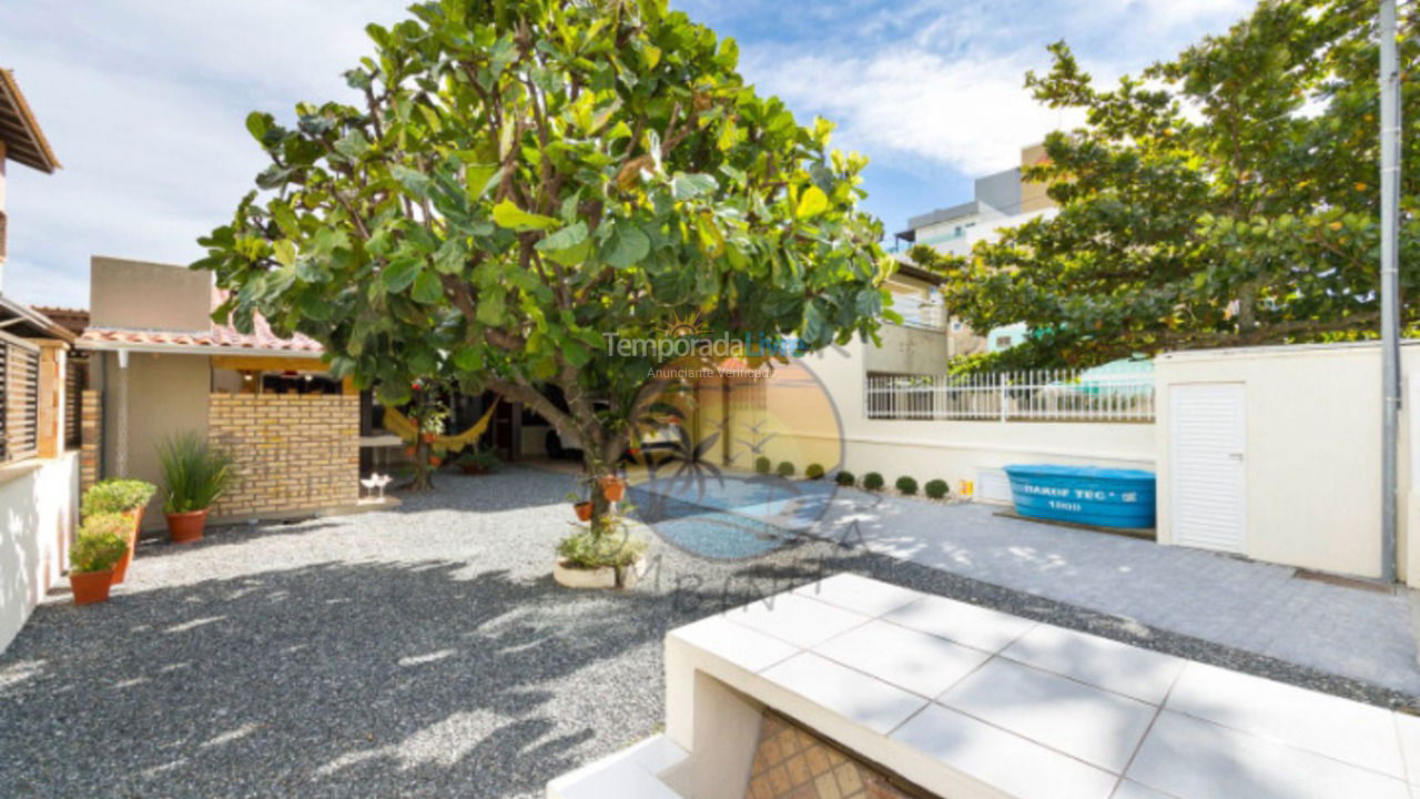 Casa para aluguel de temporada em Bombinhas (Praia de Bombas)