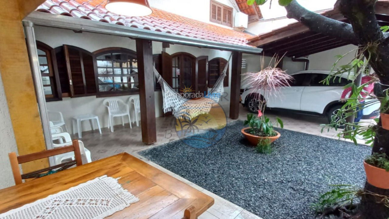 House for vacation rental in Bombinhas (Praia de Bombas)