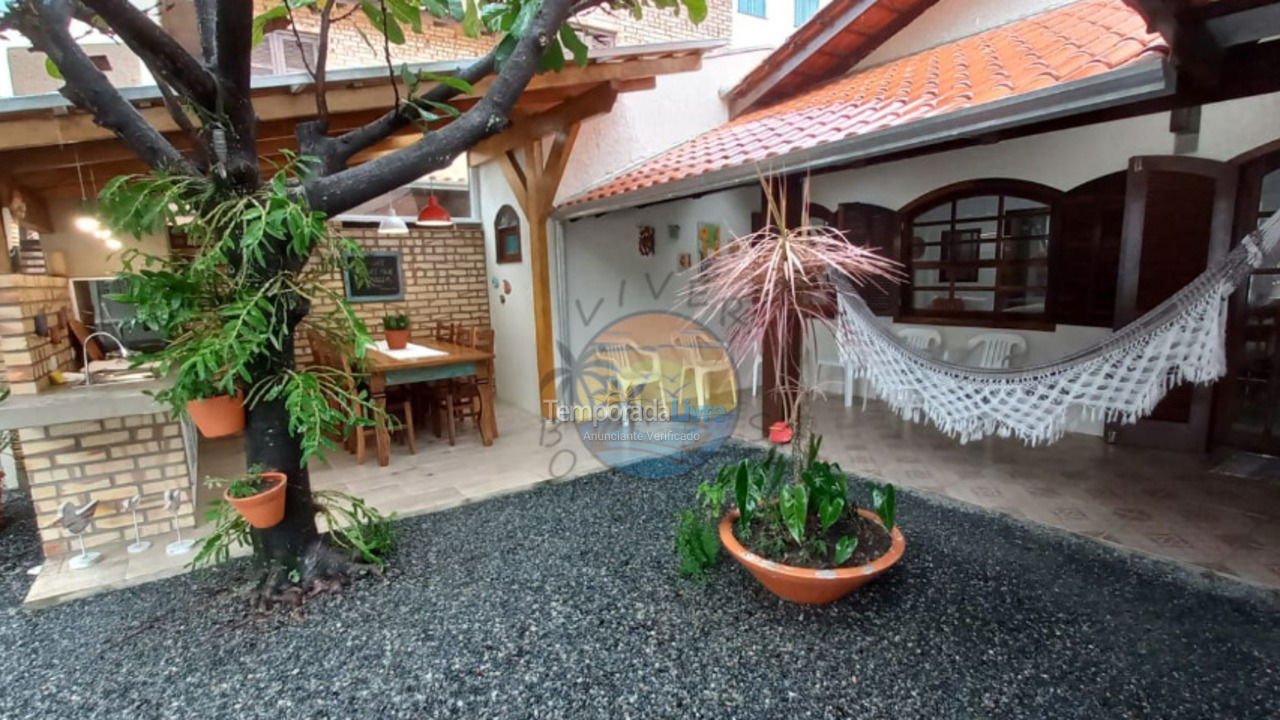 Casa para aluguel de temporada em Bombinhas (Praia de Bombas)