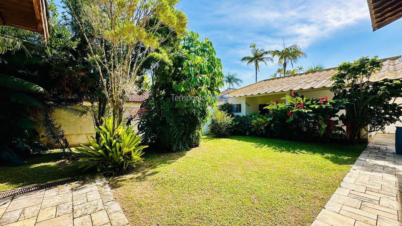 Casa para aluguel de temporada em Guarujá (Enseada)