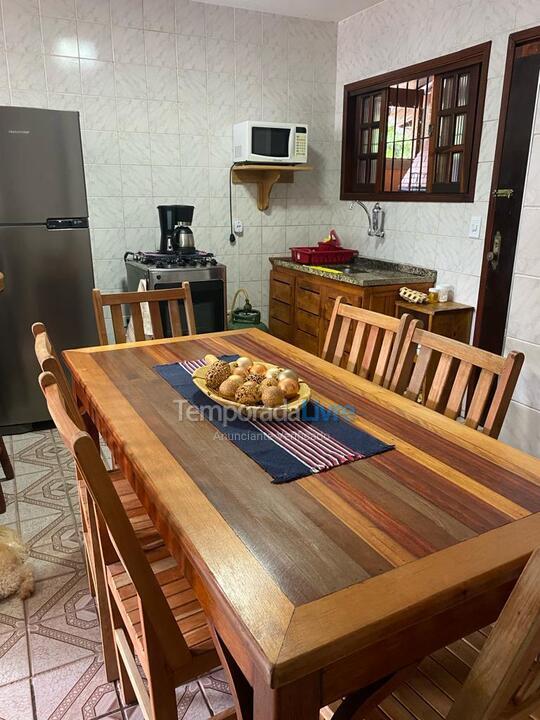 Casa para aluguel de temporada em Ubatuba (Itaguá)