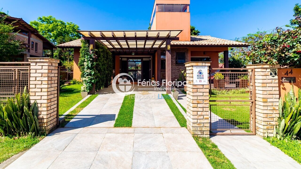 Casa para aluguel de temporada em Florianopolis (Campeche)