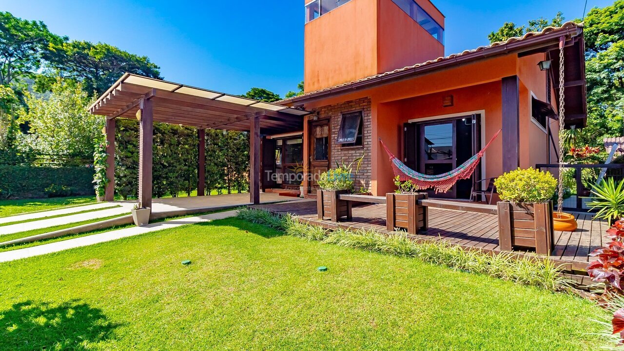 Casa para aluguel de temporada em Florianopolis (Campeche)