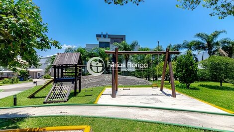 Linda Casa com Piscina no Recanto da Liberdade