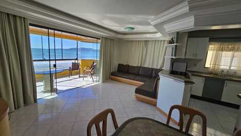 Ocean front in Meia Praia Itapema, 4 bedrooms, air and internet