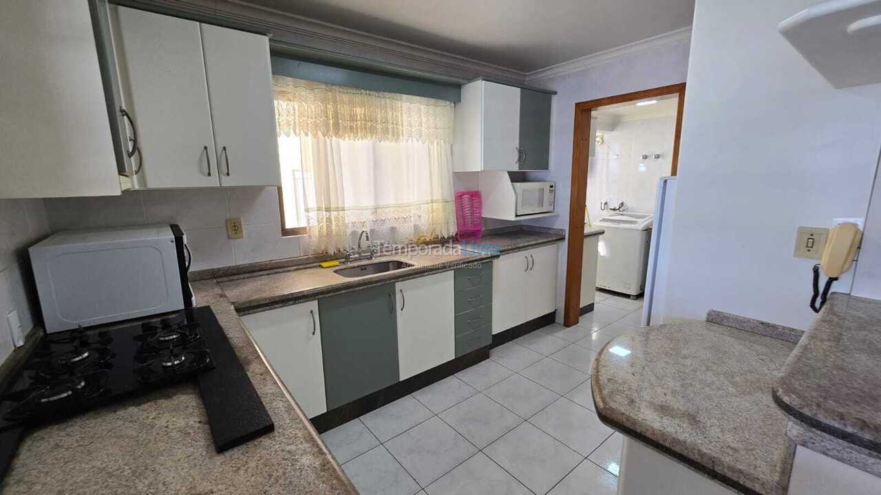 Apartamento para aluguel de temporada em Itapema (Meia Praia)