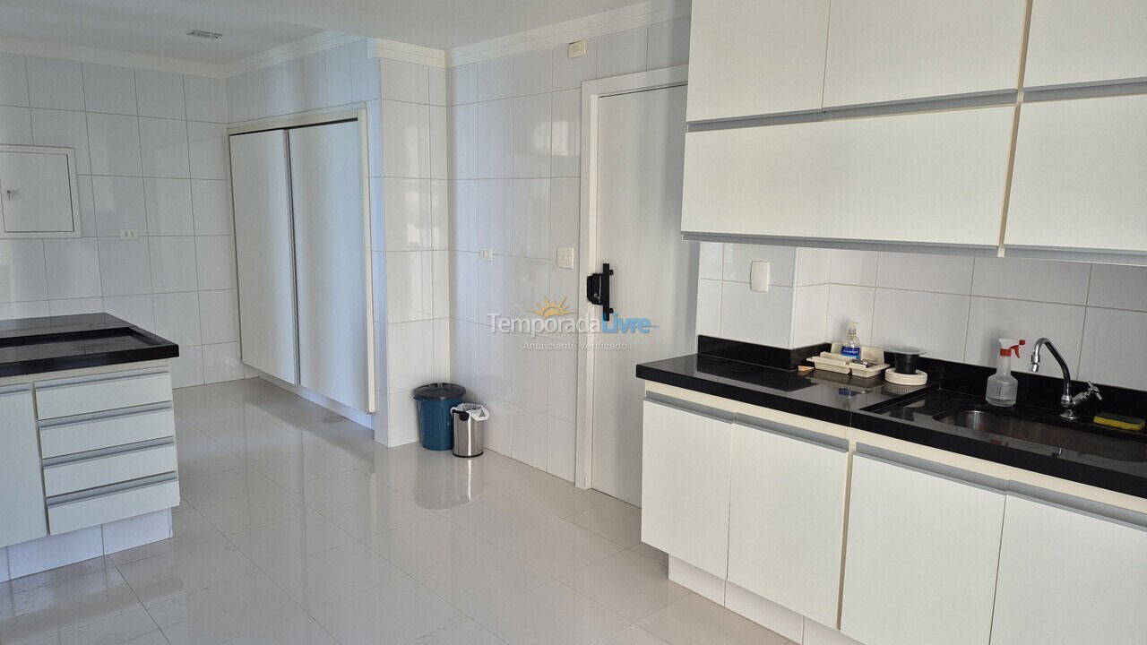 Apartamento para aluguel de temporada em Guarujá (Pitangueiras)