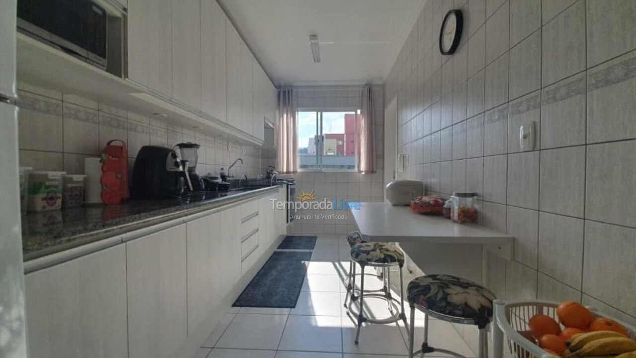 Apartamento para aluguel de temporada em Itapema (Meia Praia)