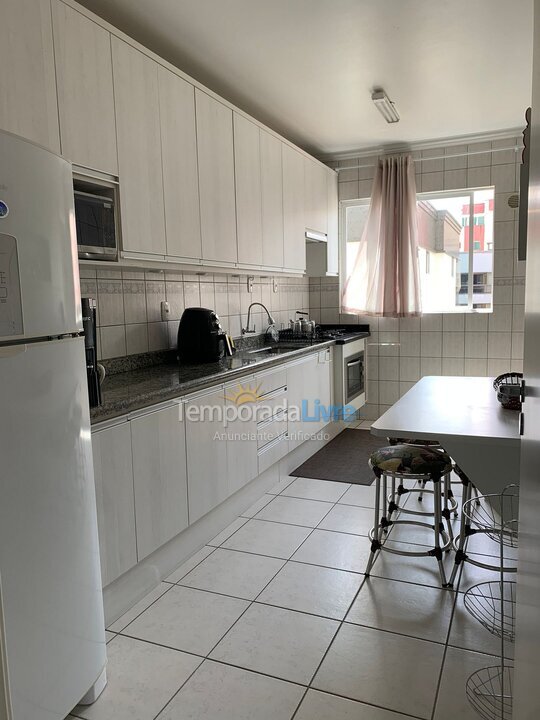 Apartamento para aluguel de temporada em Itapema (Meia Praia)