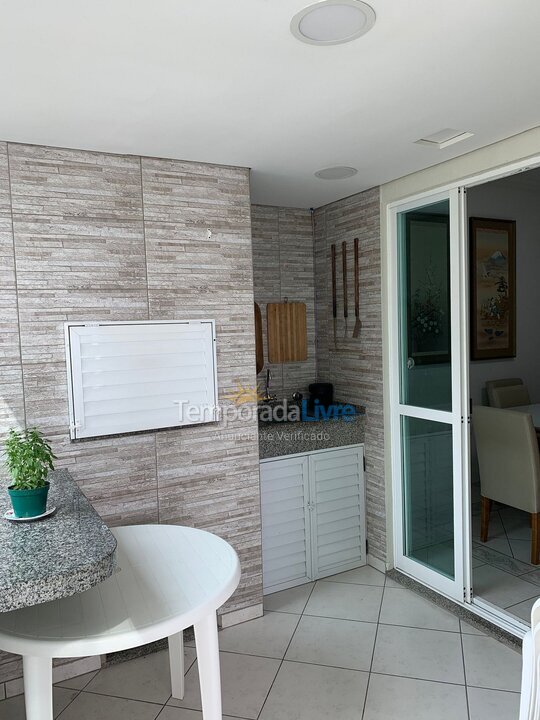 Apartamento para aluguel de temporada em Itapema (Meia Praia)