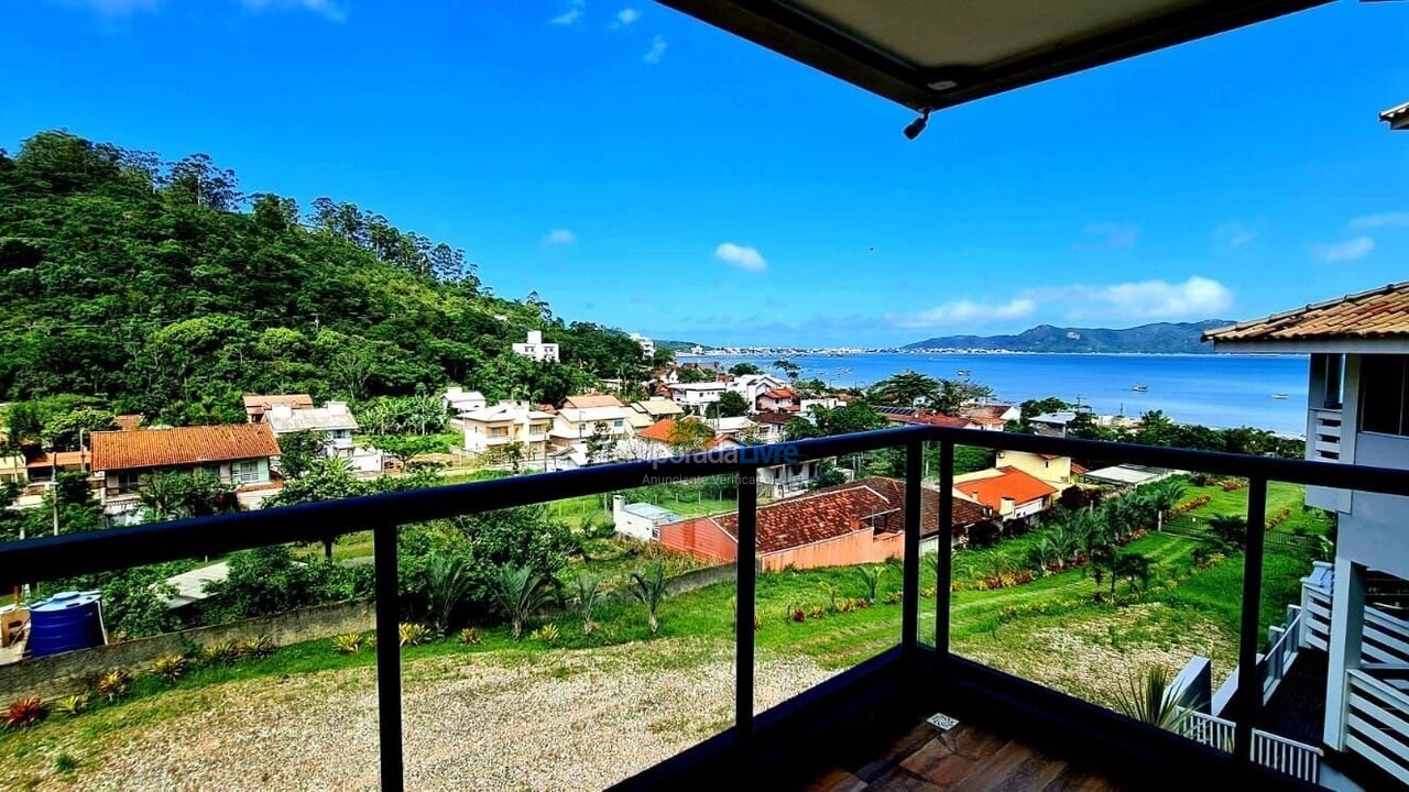 Casa para aluguel de temporada em Bombinhas (Praia de Zimbros)