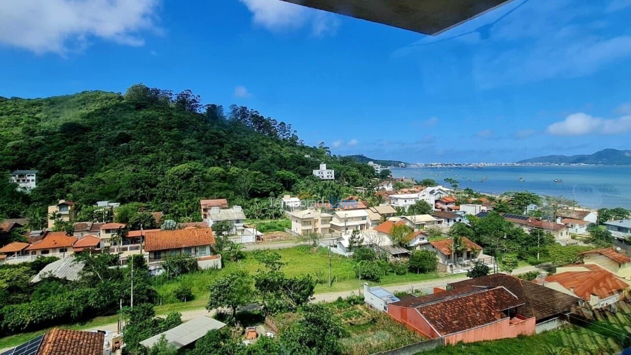 Casa para aluguel de temporada em Bombinhas (Praia de Zimbros)