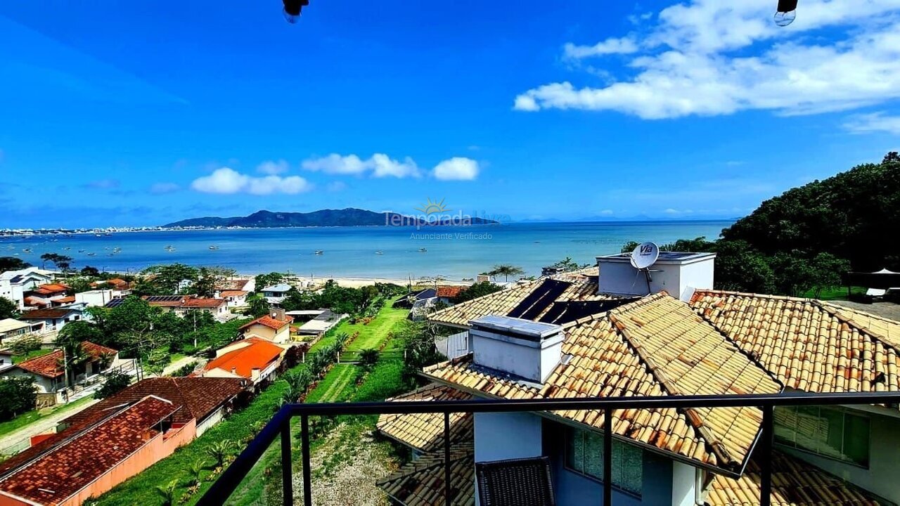 Casa para aluguel de temporada em Bombinhas (Praia de Zimbros)