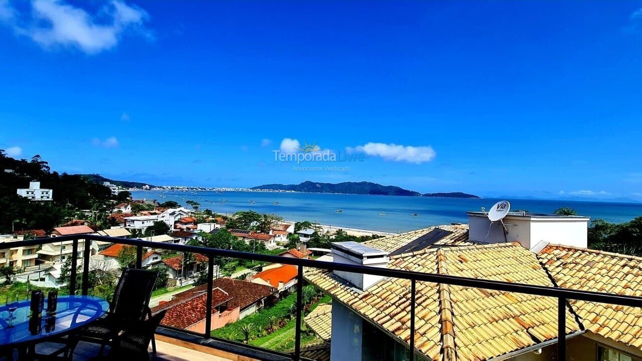 Casa para aluguel de temporada em Bombinhas (Praia de Zimbros)