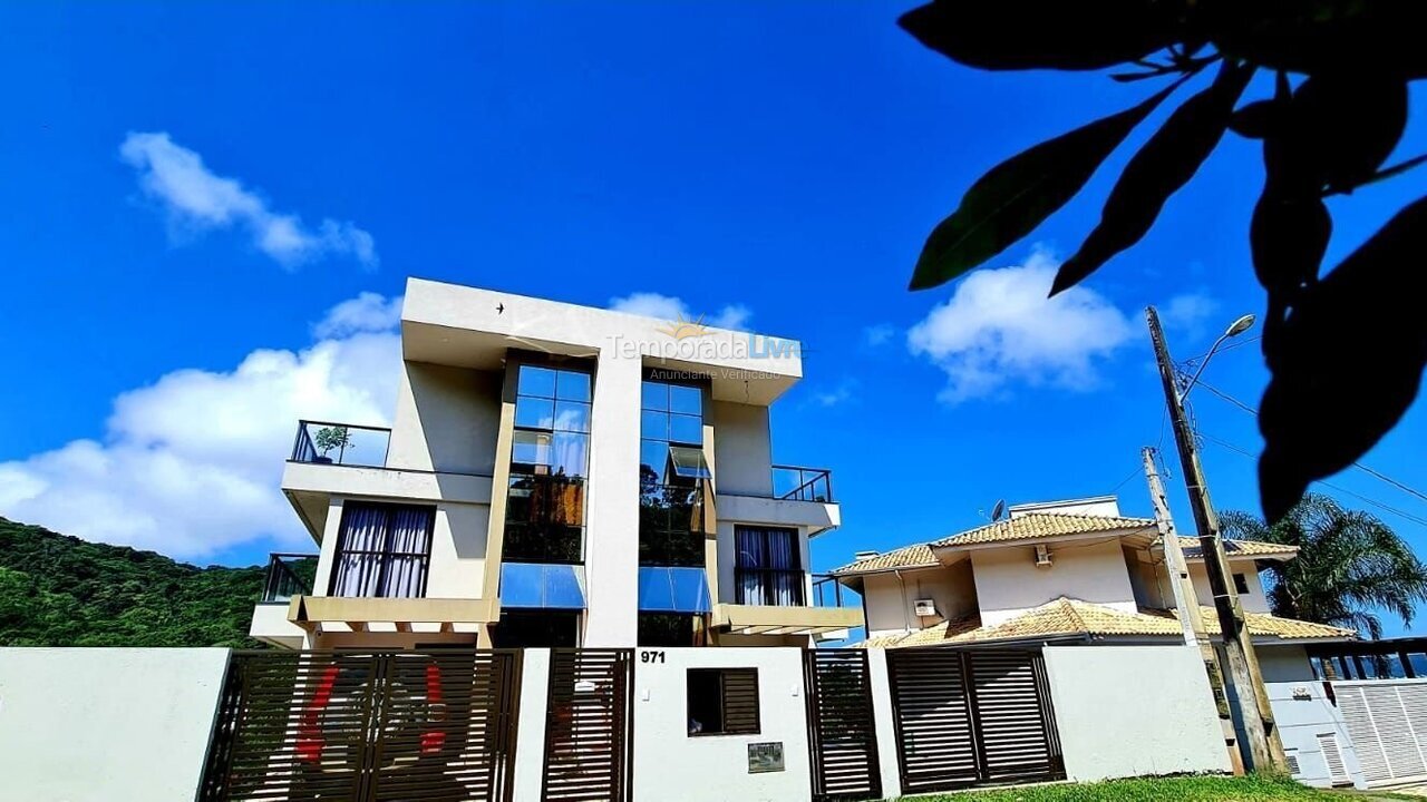 Casa para aluguel de temporada em Bombinhas (Praia de Zimbros)