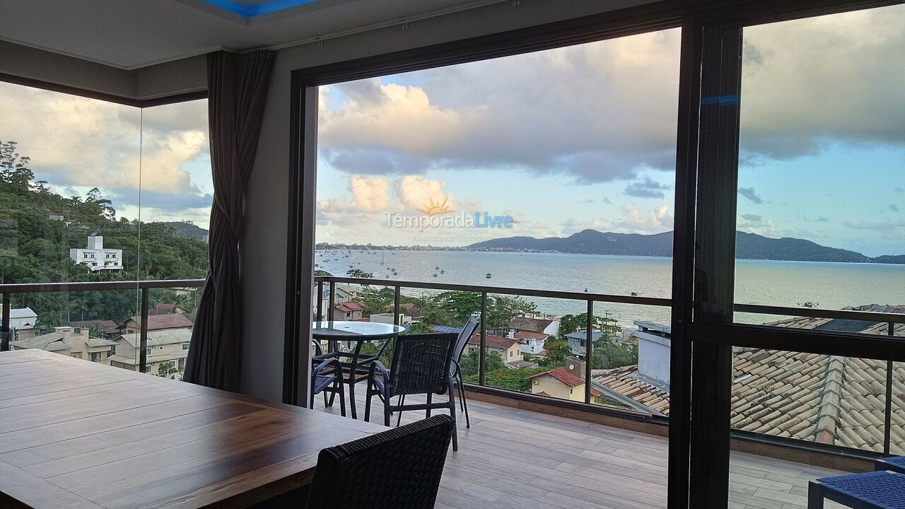 Casa para aluguel de temporada em Bombinhas (Praia de Zimbros)