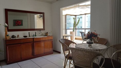 Apartamento para até 12 pessoas quadra Mar em Meia Praia