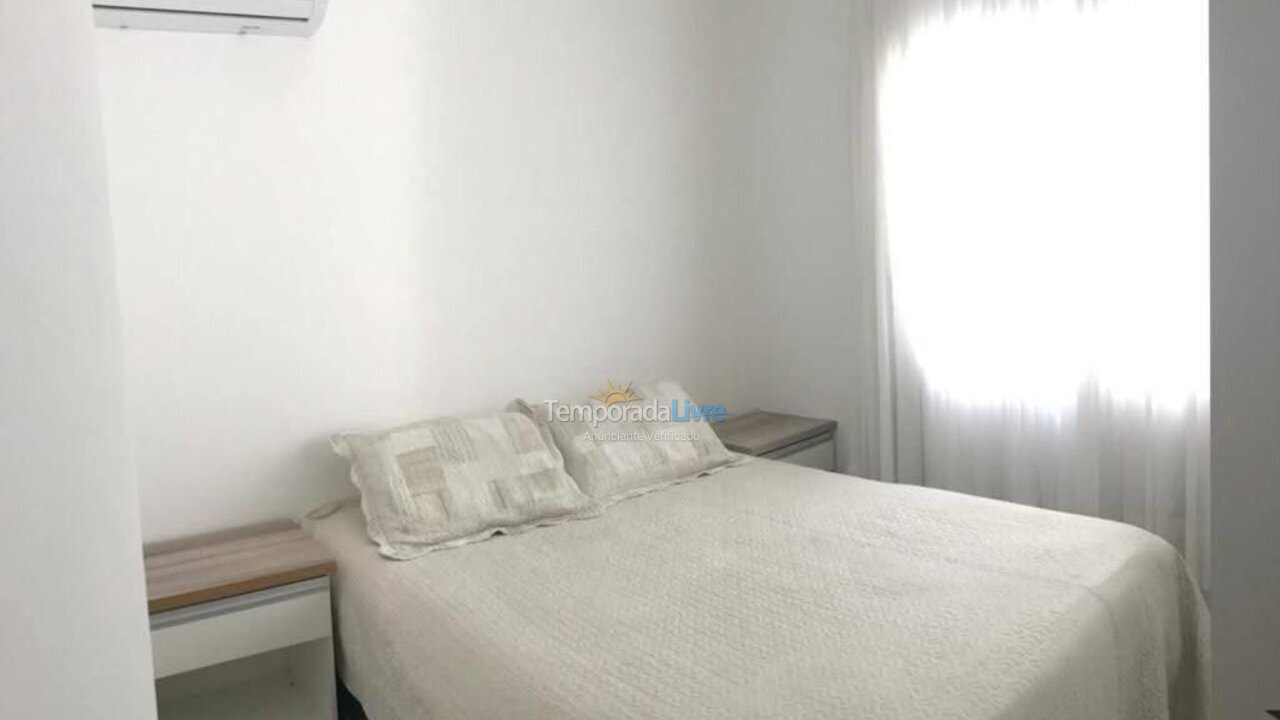 Apartamento para aluguel de temporada em Itapema (Meia Praia)