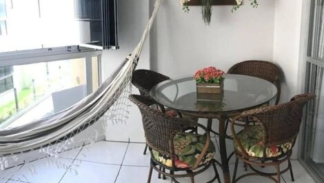 Belo Apartamento com vista lateral em Meia Praia