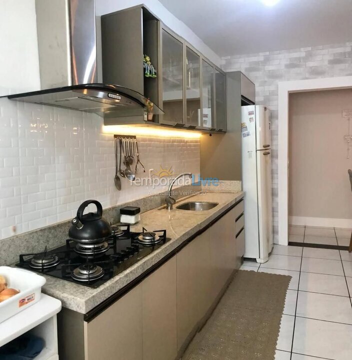 Apartamento para aluguel de temporada em Itapema (Meia Praia)