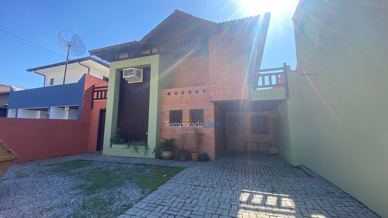 Casa para aluguel de temporada em Porto Belo (Centro)