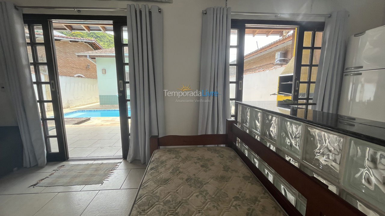 House for vacation rental in Ubatuba (Praia das Toninhas)