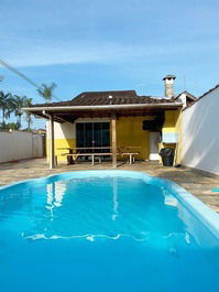 HOUSE WITH POOL FOR 16 TO 20 people.- WIFI- 300 M from Praia Sapê - Ubatuba